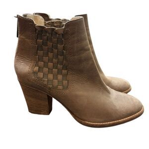 Aquatalia booties boots 7.5